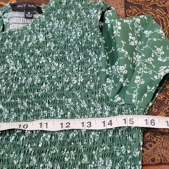 Aly Daly Small Smocked Maxi Dress Green Floral Print Size Small Three Tiered - Picture 13 of 15